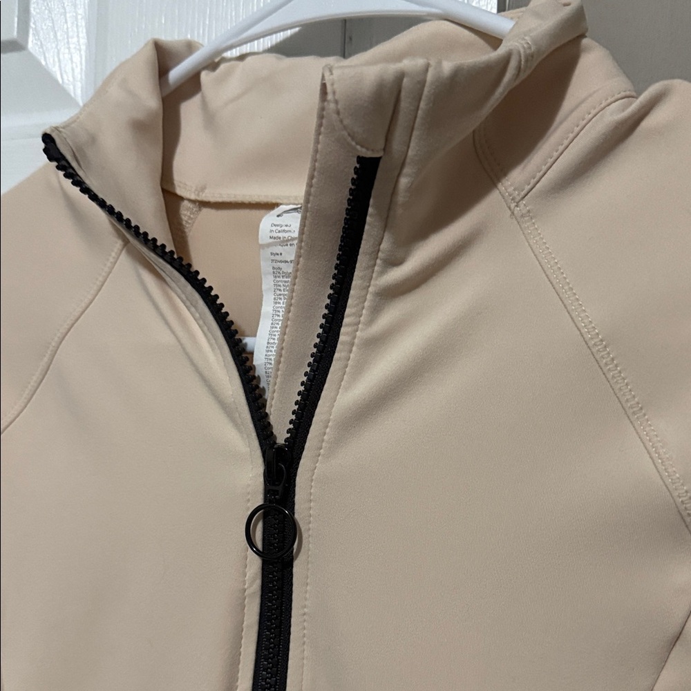 Fabletics Trinity Cold Weather Performance Jacket in bone {Small} - Picture 3 of 9